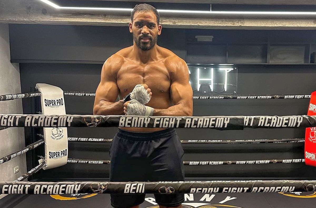 Accident pe A2: mașina în care se aflau Benny Adegbuyi și soția lui a intrat într-un parapet » Precizările sportivului pentru GSP.ro: „Mașina este daună totală, dar noi suntem bine! Am fost la un pas de tragedie”