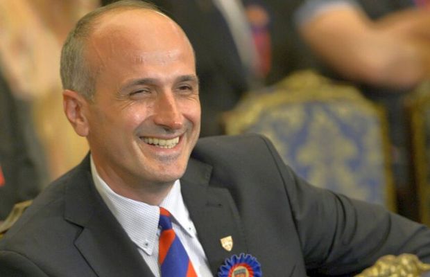 Florin Talpan îl distruge pe Eduard Novak: „Este revoltător ca un ministru din Guvernul României să apere public şi să promoveze furtul de identitate ” + „Citiți Constituția”