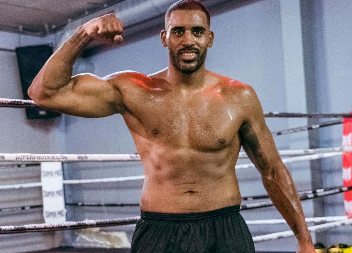 Accident pe A2: mașina în care se aflau Benny Adegbuyi și soția lui a intrat într-un parapet » Precizările sportivului pentru GSP.ro: „Mașina este daună totală, dar noi suntem bine! Am fost la un pas de tragedie”