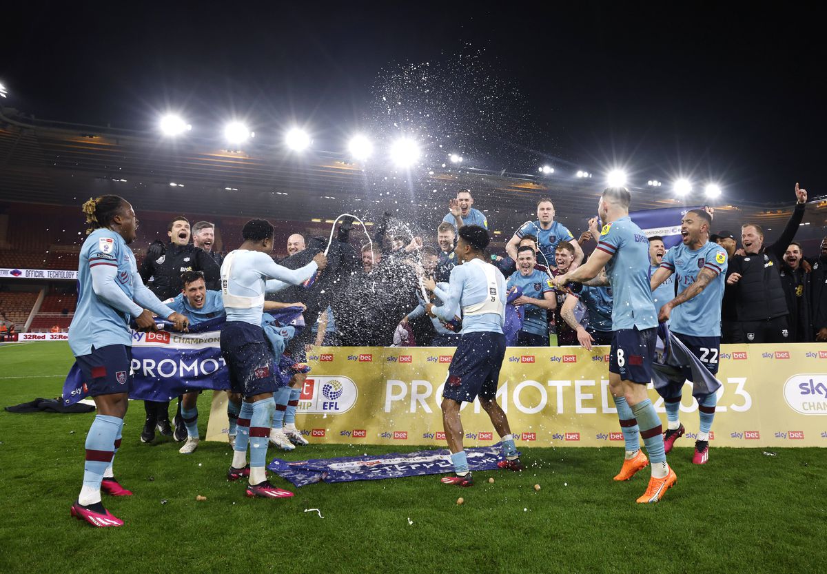 Imagini spectaculoase din Anglia: prima echipă promovată în Premier League » A dominat sezonul, cu fostul elev al lui Guardiola pe bancă