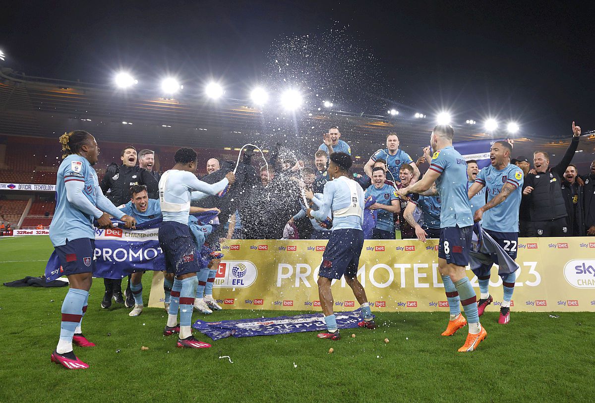 Imagini spectaculoase din Anglia: prima echipă promovată în Premier League » A dominat sezonul, cu fostul elev al lui Guardiola pe bancă