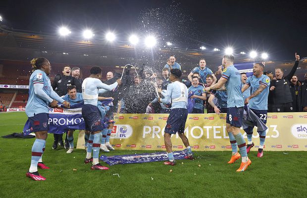 Imagini spectaculoase din Anglia: prima echipă promovată în Premier League » A dominat sezonul, cu fostul elev al lui Guardiola pe bancă