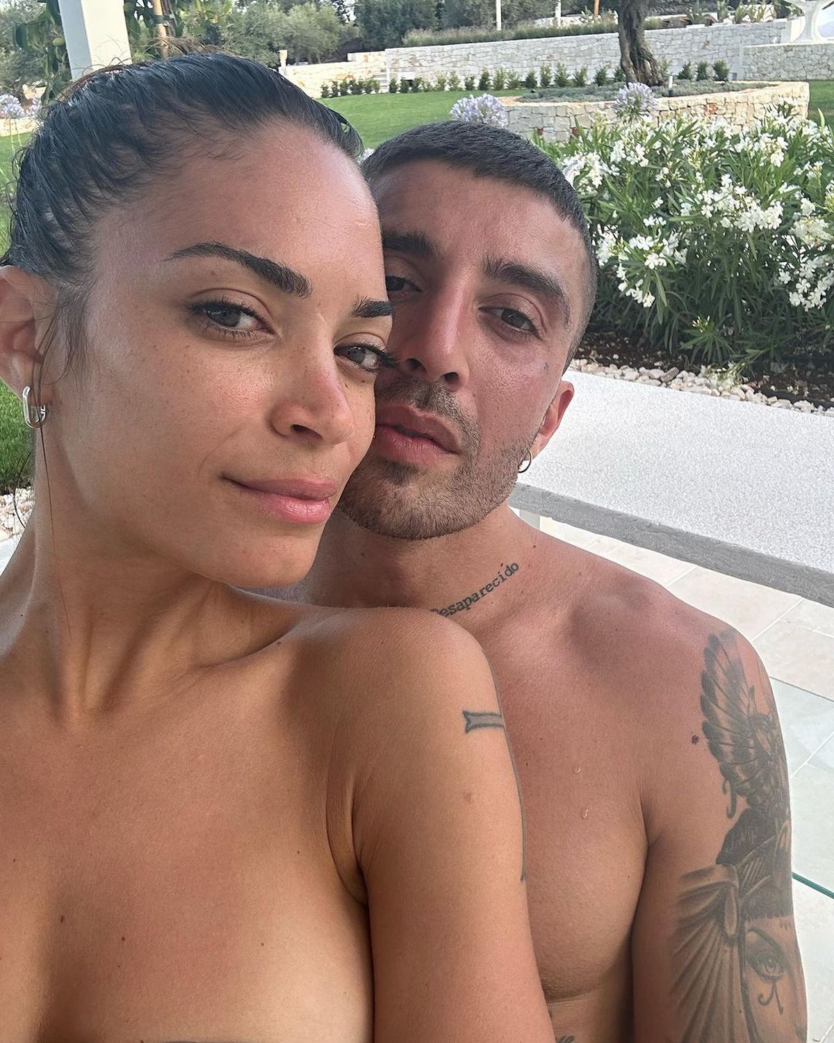 Pilotul Andrea Iannone, scene interzise minorilor cu iubita cântăreață în piscină » Elodie a postat imaginile din intimitate