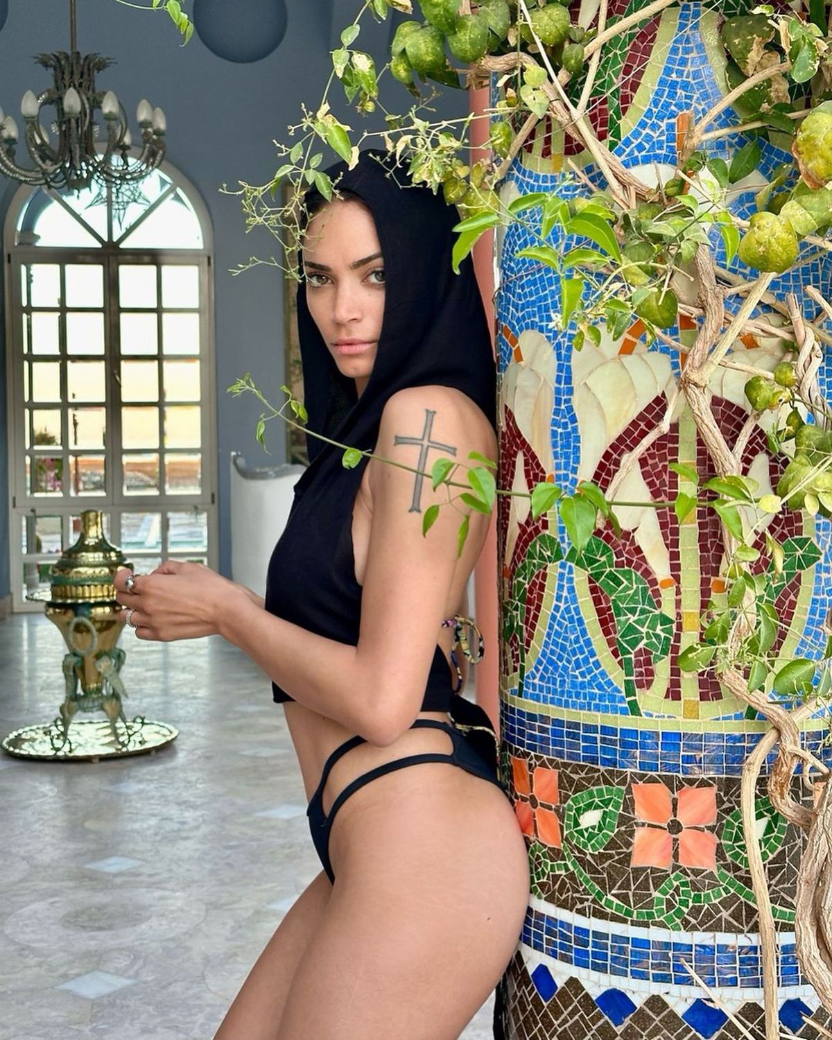 Pilotul Andrea Iannone, scene interzise minorilor cu iubita cântăreață în piscină » Elodie a postat imaginile din intimitate