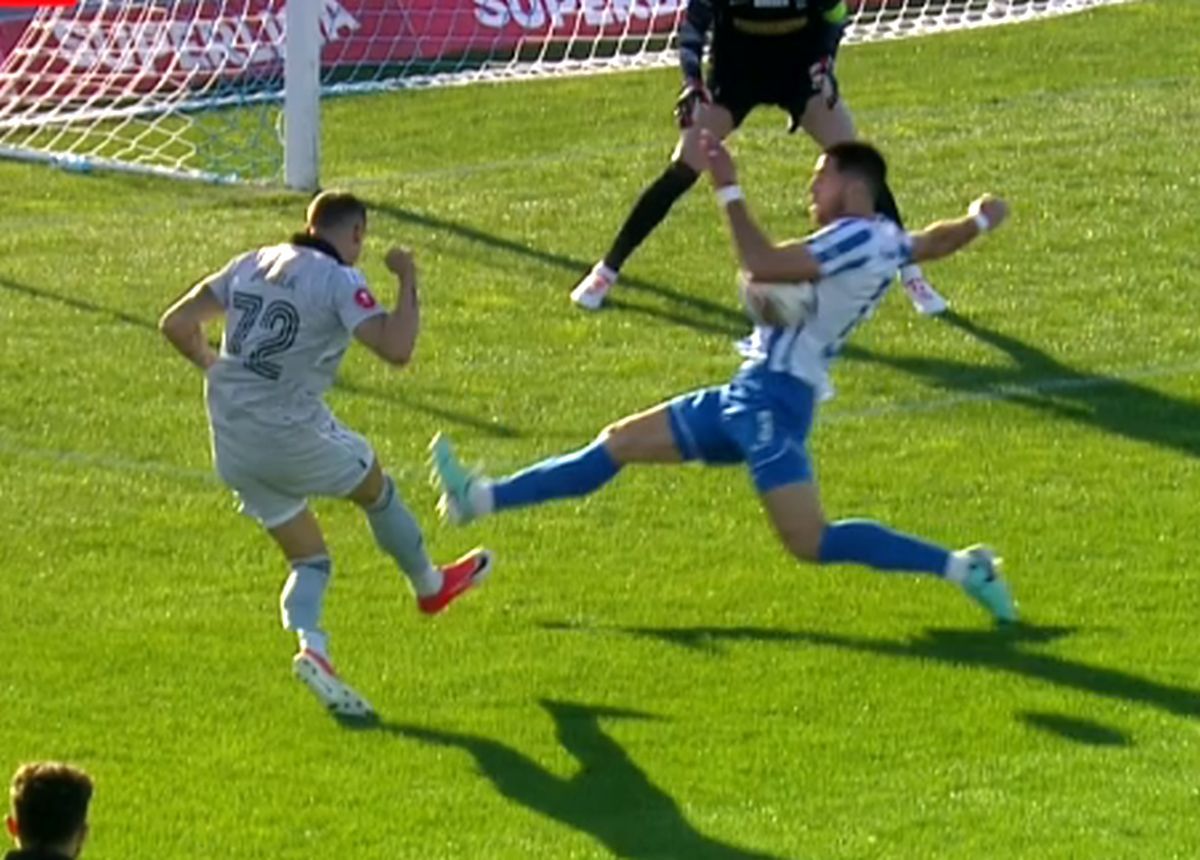 Mititelu a răbufnit la „oficială” după două decizii care au blocat VAR-ul peste 10 minute la Poli Iași - FCU Craiova: „Nu se poate așa ceva!”