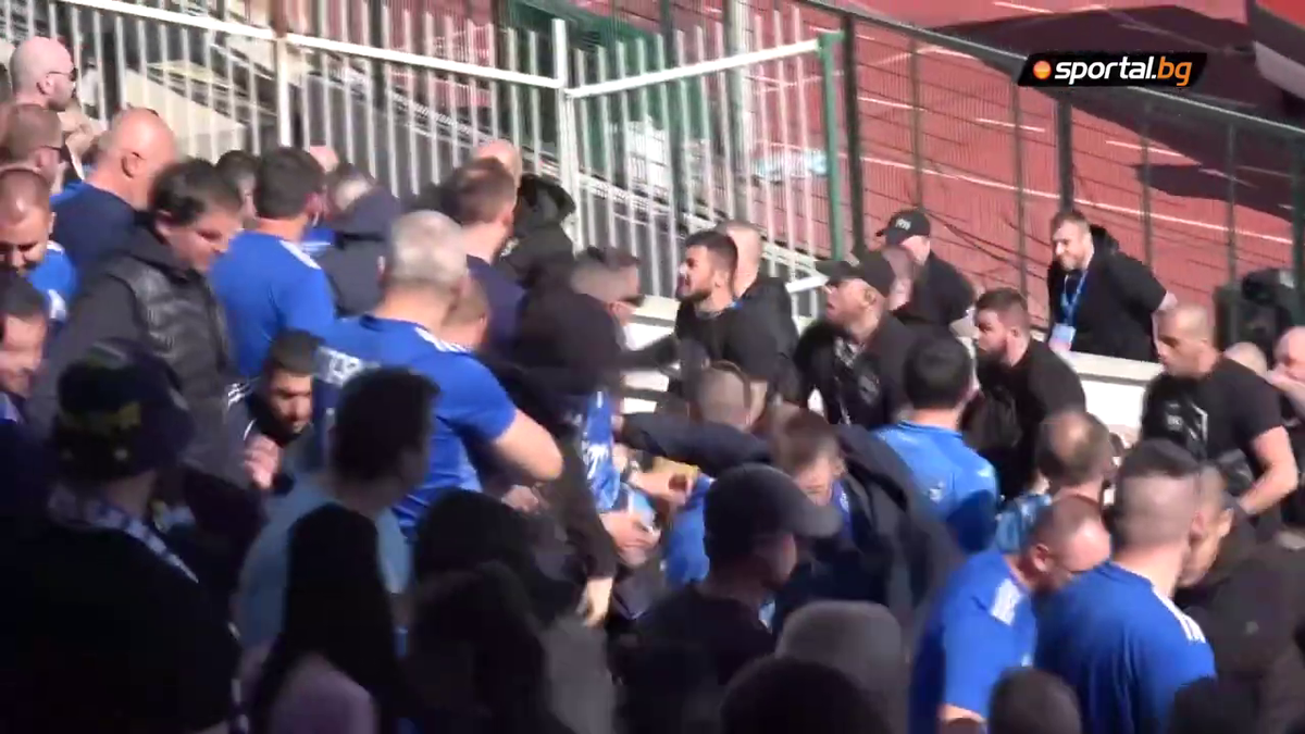 Scene barbare la derby-ul Sofiei, Levski - CSKA » Au fost bătuți cu curelele și loviți cu pumnii de forțele de ordine