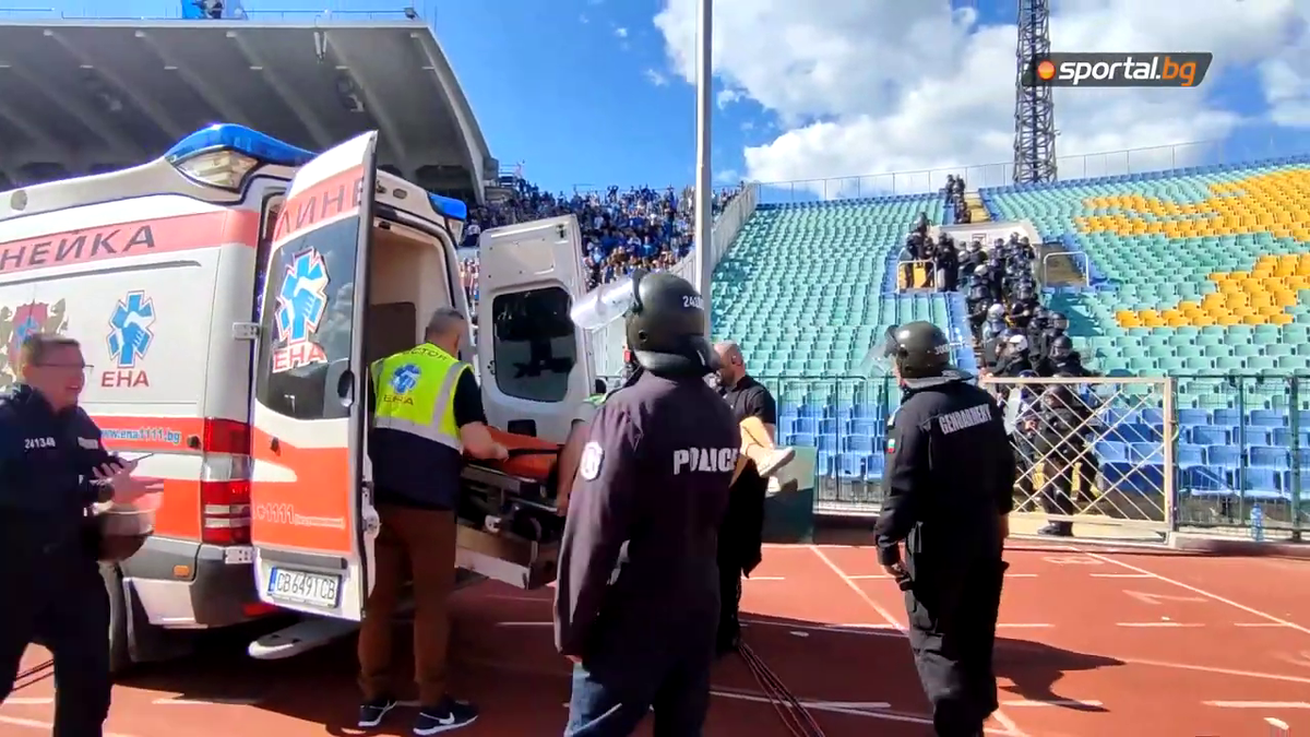 Scene barbare la derby-ul Sofiei, Levski - CSKA » Au fost bătuți cu curelele și loviți cu pumnii de forțele de ordine