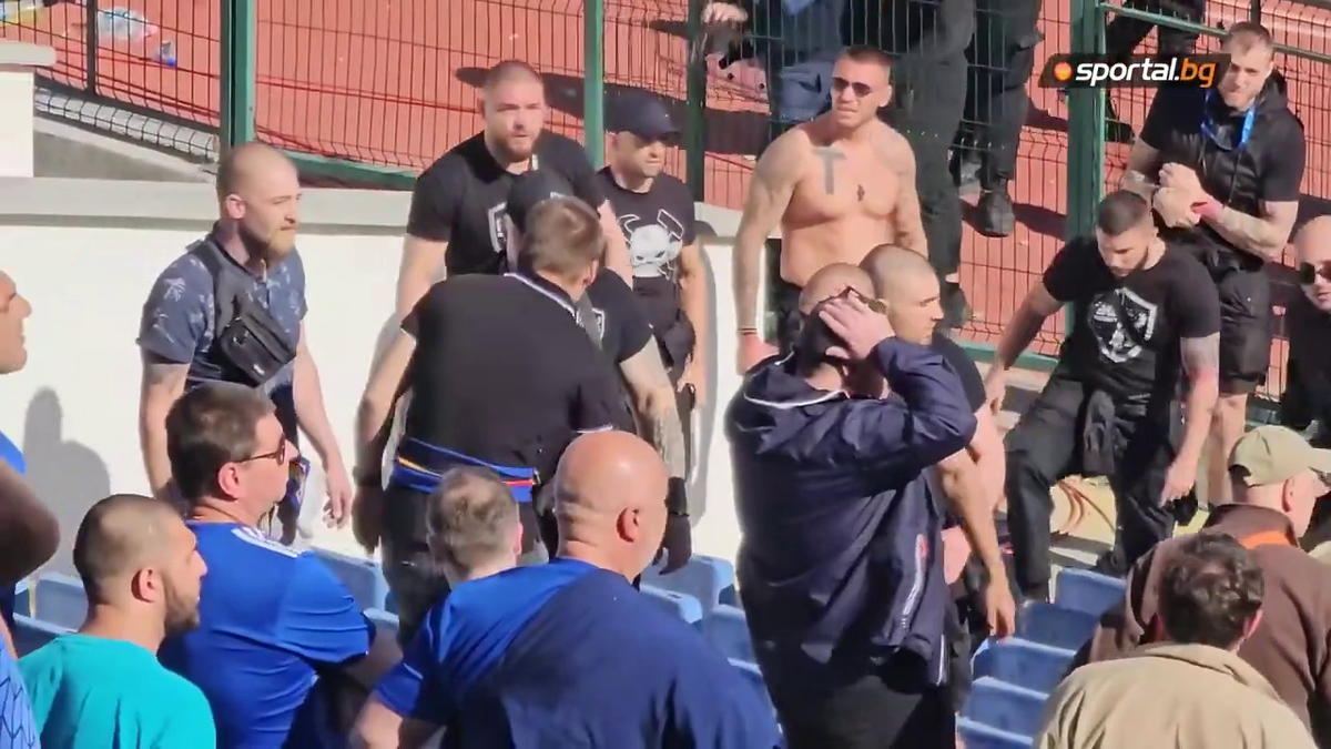 Scene barbare la derby-ul Sofiei, Levski - CSKA » Au fost bătuți cu curelele și loviți cu pumnii de forțele de ordine