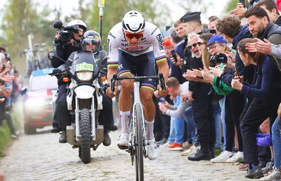 Mathieu Van der Poel își începe sezonul la Omloop Het Nieuwsblad » Cum arată programul de clasice