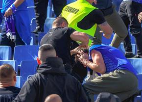 Scene barbare la derby-ul Sofiei, Levski - CSKA » Au fost bătuți cu curelele și loviți cu pumnii de forțele de ordine