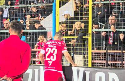 „Câinii”, apostrofați de galerie la Galați! Scene dure: ultrașii n-au mai rezistat