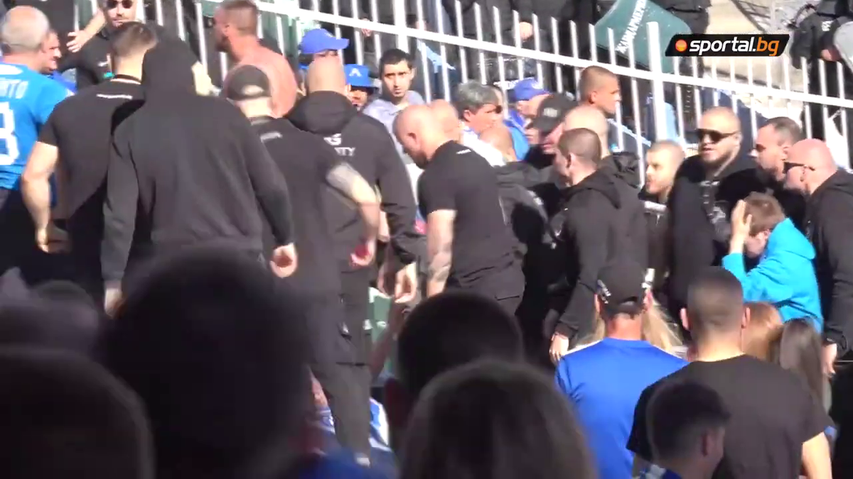 Scene barbare la derby-ul Sofiei, Levski - CSKA » Au fost bătuți cu curelele și loviți cu pumnii de forțele de ordine