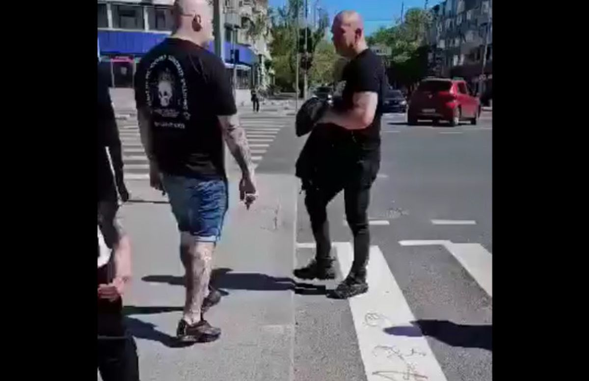 Imagini șocante! Un dinamovist a fost agresat de mai mulți susținători ai Oțelului