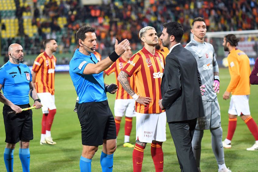 Jucătorii lui Fenerbahce au ieșit de pe teren în Supercupa cu Galatasaray // foto: Imago Images