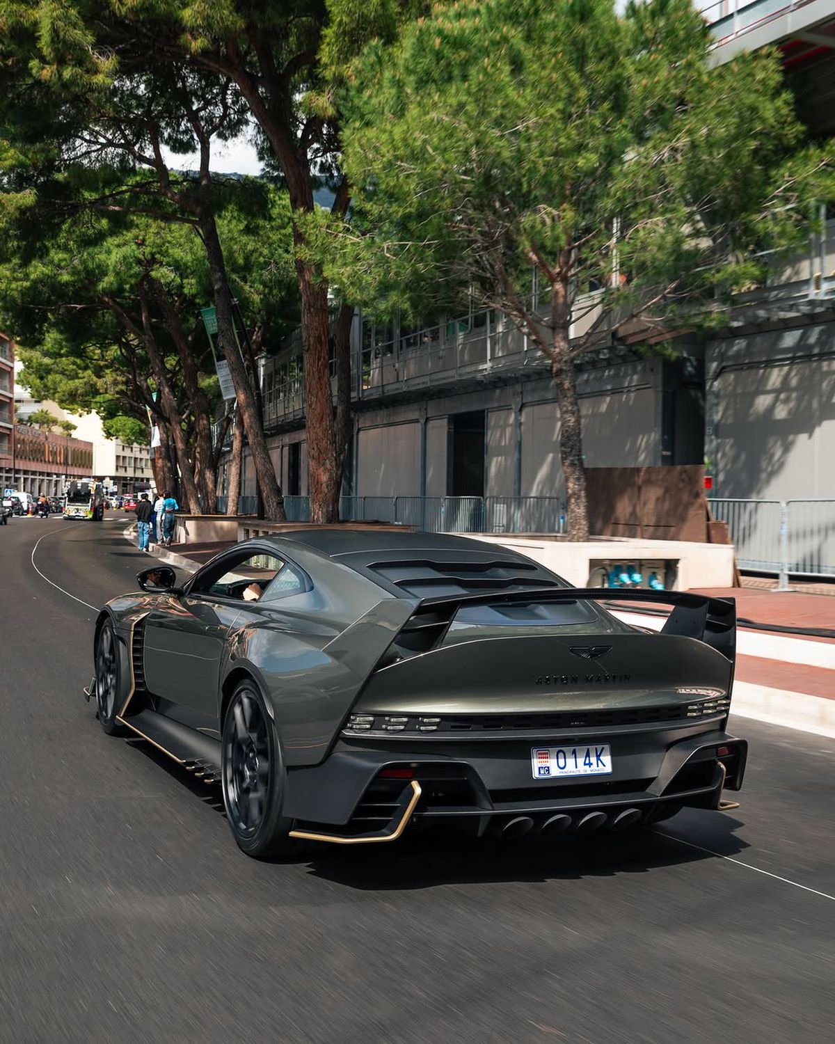 Fernando Alonso a primit un bolid personalizat de 2 milioane de euro » Imagini senzaționale: e versiunea „extremă” a unui model clasic