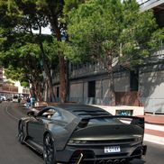 Alonso a primit un Aston Marin personalizat / FOTO: Instagram @astonmartin