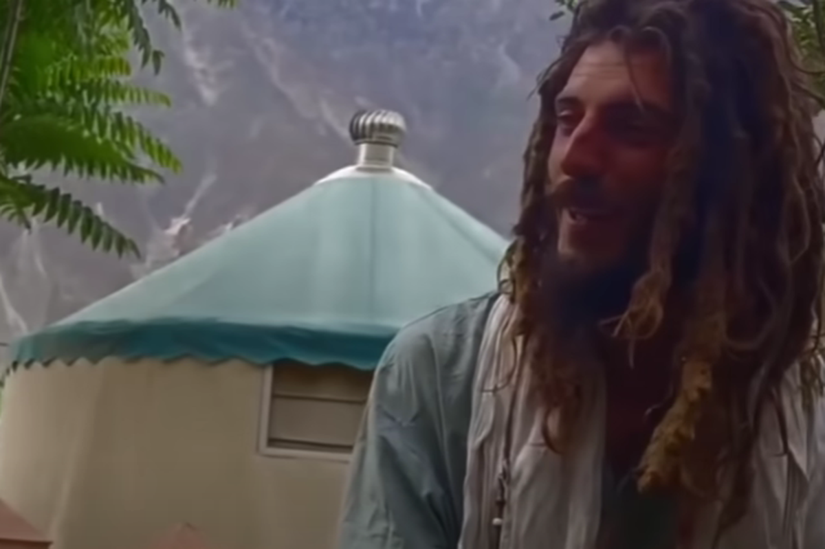 Axel Pons a renunțat la viața de pilot și arată complet diferit