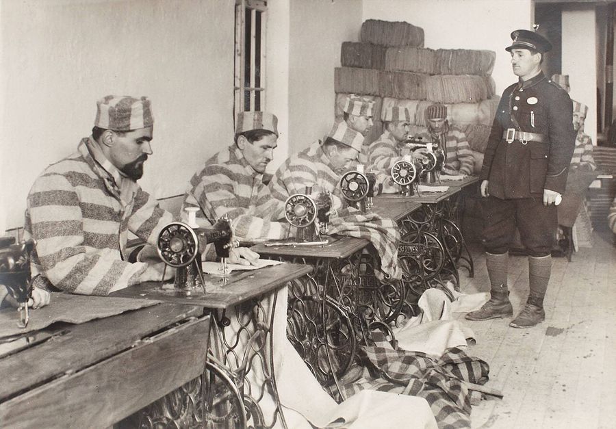 Iosif Berman - Închisoarea Văcărești - Croitorașii cei viteji. FOTO: wikipedia S-a încurcat cu soția „Omului de fier” al lui Ceaușescu, apoi a urmat o bătaie șocantă! După 60 de ani, Sandu Boc dezvăluie detaliile din „noaptea păcatelor”, pentru care a stat un an în închisoare: „Dacă faci asta, te omor!”