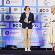 Anca Pătrășcoiu, prima medaliată olimpică la înot a României, și Teodora Tomprea, prezentatoarea Galei „Campionii Natației 2024” FOTO Cristi Preda