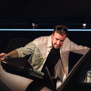 Alonso a primit un Aston Marin personalizat / FOTO: Instagram @astonmartin