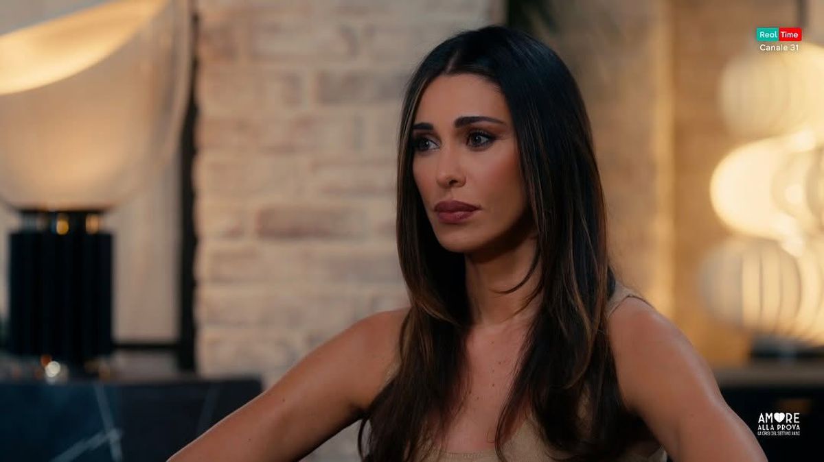 Prezentatoarea TV care a făcut striptease pentru Mutu în plină emisiune a revenit în atenţia publicului: „Sunt singură, m-am tuns și am împlinit 40 de ani”