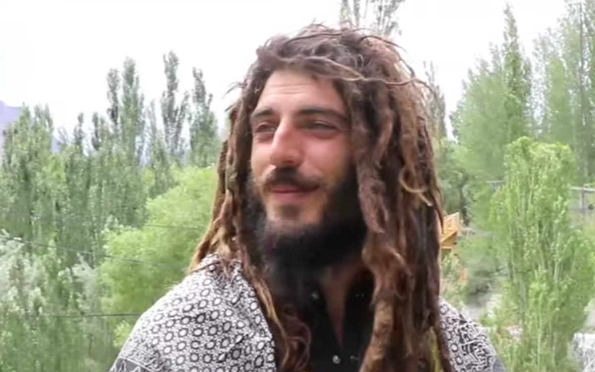 Axel Pons a renunțat la viața de pilot și arată complet diferit