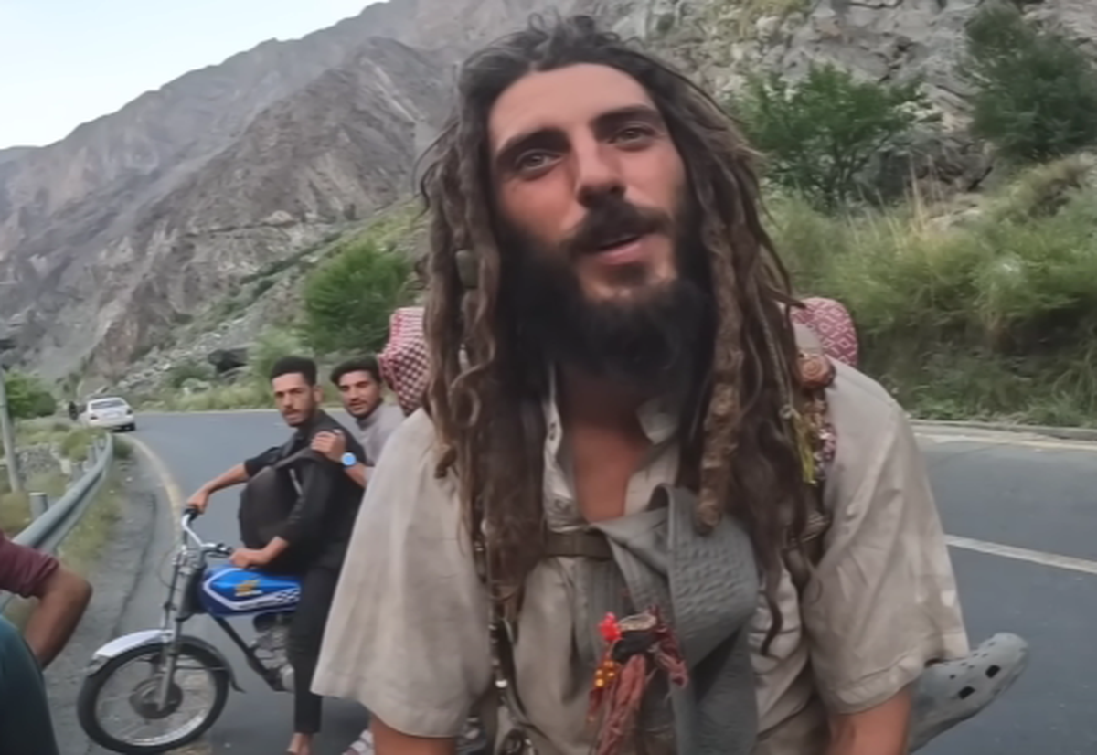 Axel Pons a renunțat la viața de pilot și arată complet diferit