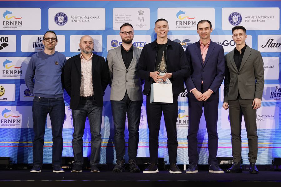 Senol Omer, Marcel Ivan, Adrian Rădulescu, David Popovici, Dragoș Luscan și Valentin Grigoraș FOTO Cristi Preda Reverență pentru David