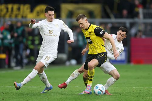 Nico Schlotterbeck (la minge) Foto: Guliver / Getty Images