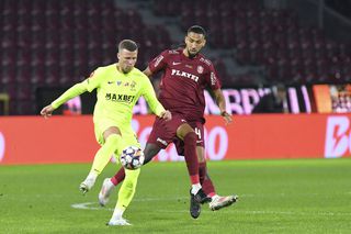 Incredibil cu cine a semnat atacantul din Superliga dorit în iarnă de Dan Petrescu la CFR Cluj!