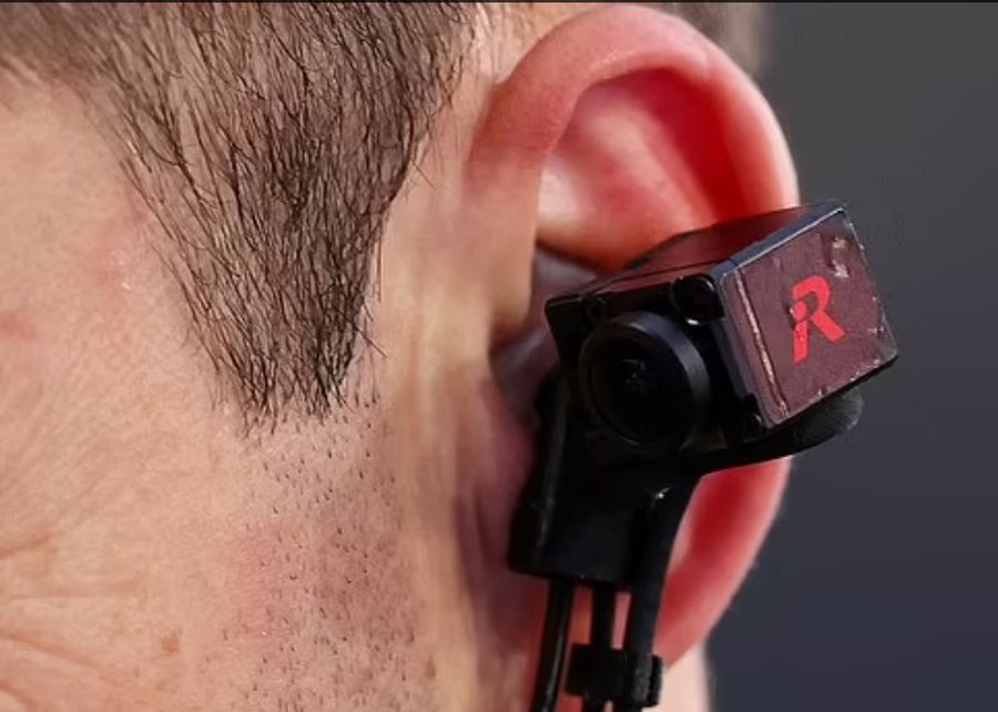 Așa va arăta camera prinsă ca o cască pe urechea arbitrilor la Mondialul Cluburilor din SUA 2025 Big Brother la Mondialul Cluburilor! » FIFA a luat decizia și a anunțat ce urmează în iunie