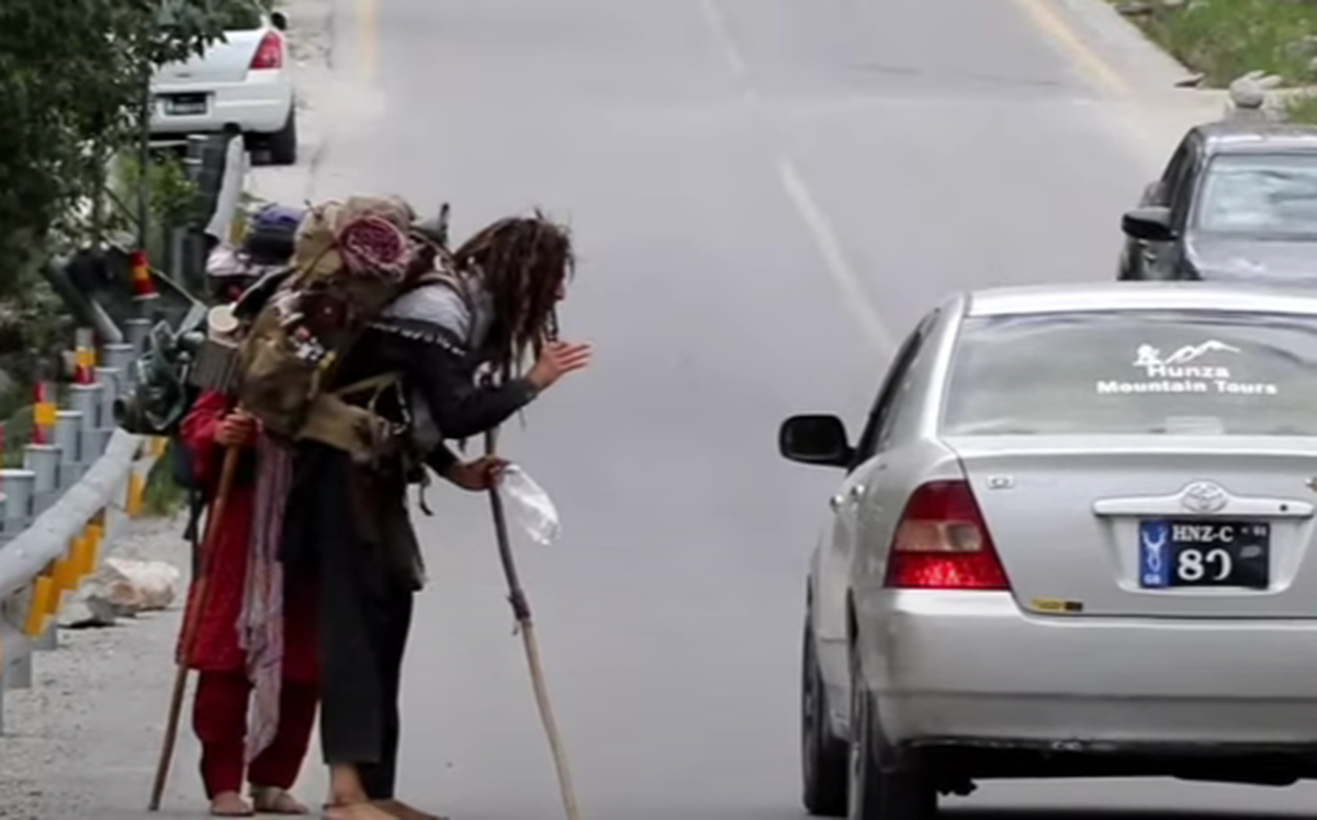 Uluitor! Fostul sportiv a mers desculț pe jos din Spania în Pakistan » Incredibil cum arată acum