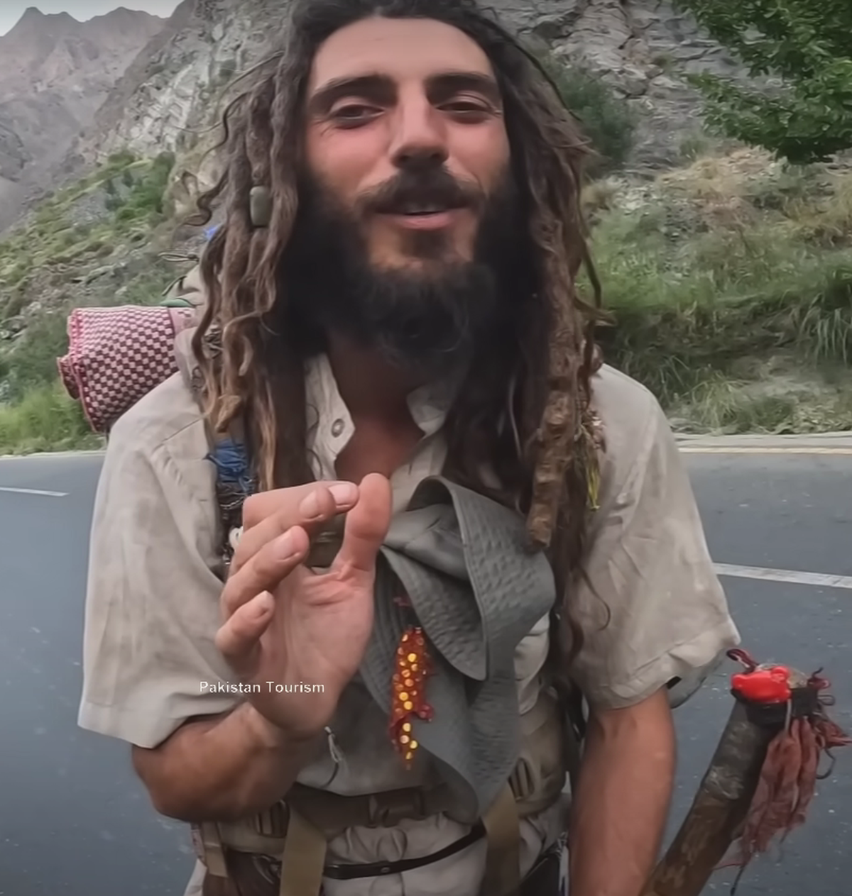 Axel Pons a renunțat la viața de pilot și arată complet diferit