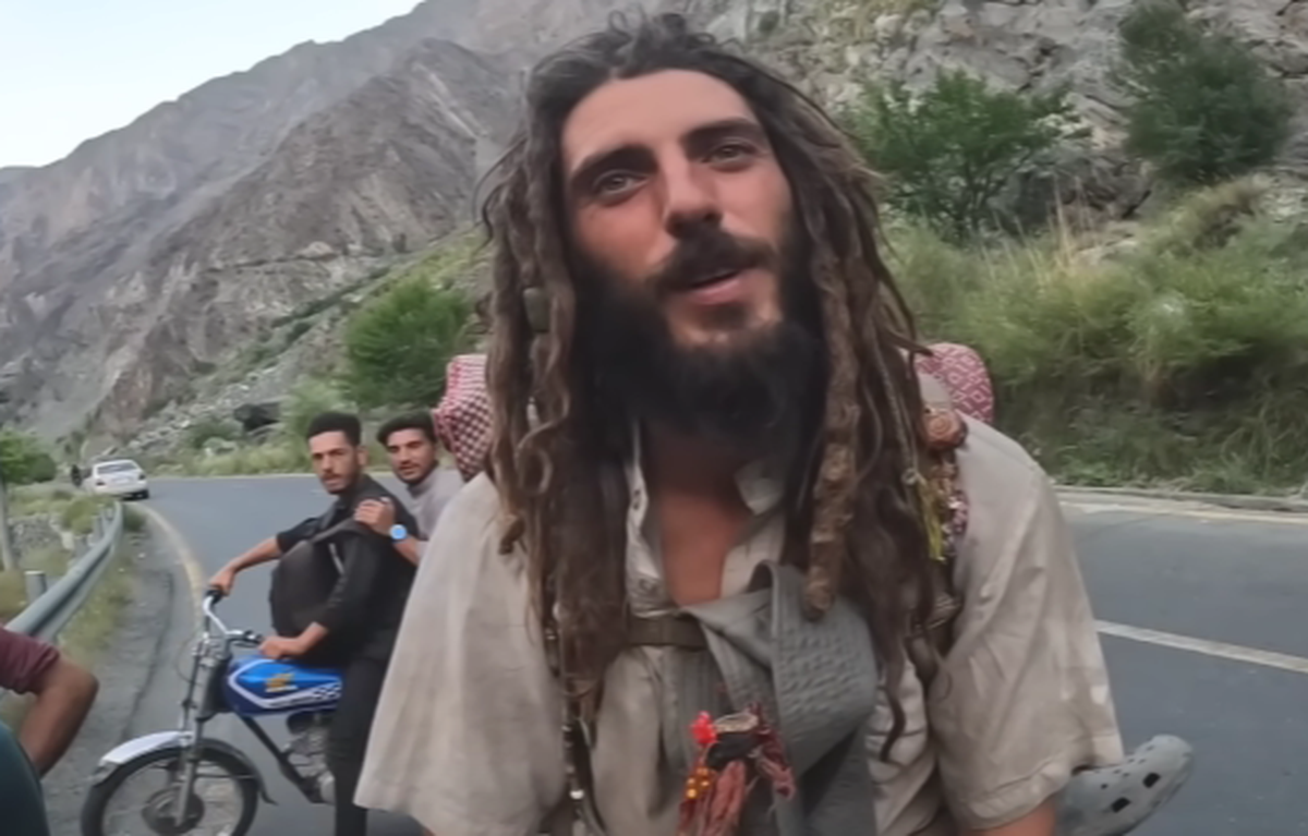 Axel Pons a renunțat la viața de pilot și arată complet diferit