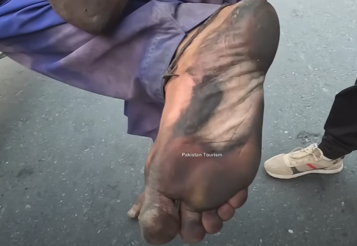 Uluitor! Fostul sportiv a mers desculț pe jos din Spania în Pakistan » Incredibil cum arată acum