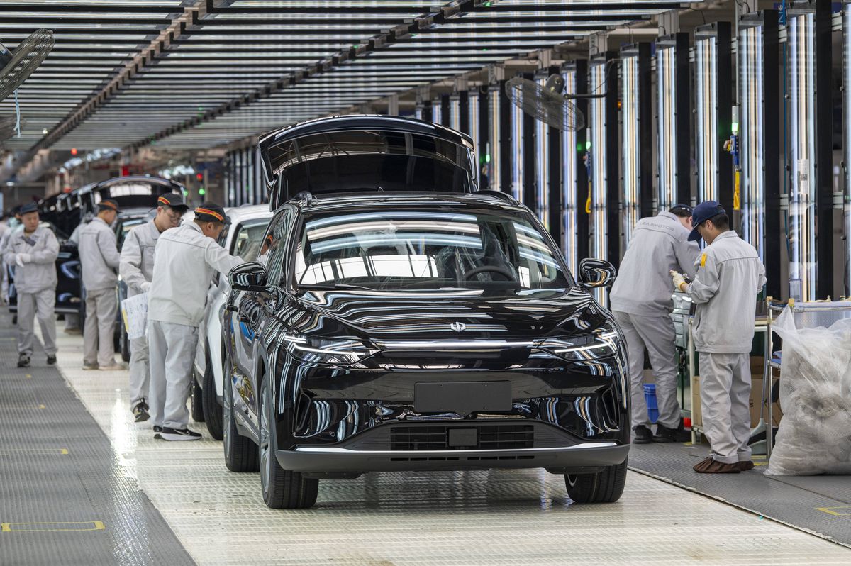 Salonul Auto de la Shanghai: China spulberă toate recordurile, cu peste 100 de modele noi, unele integrând AI-ul Deep Seek. Cele mai tari informații