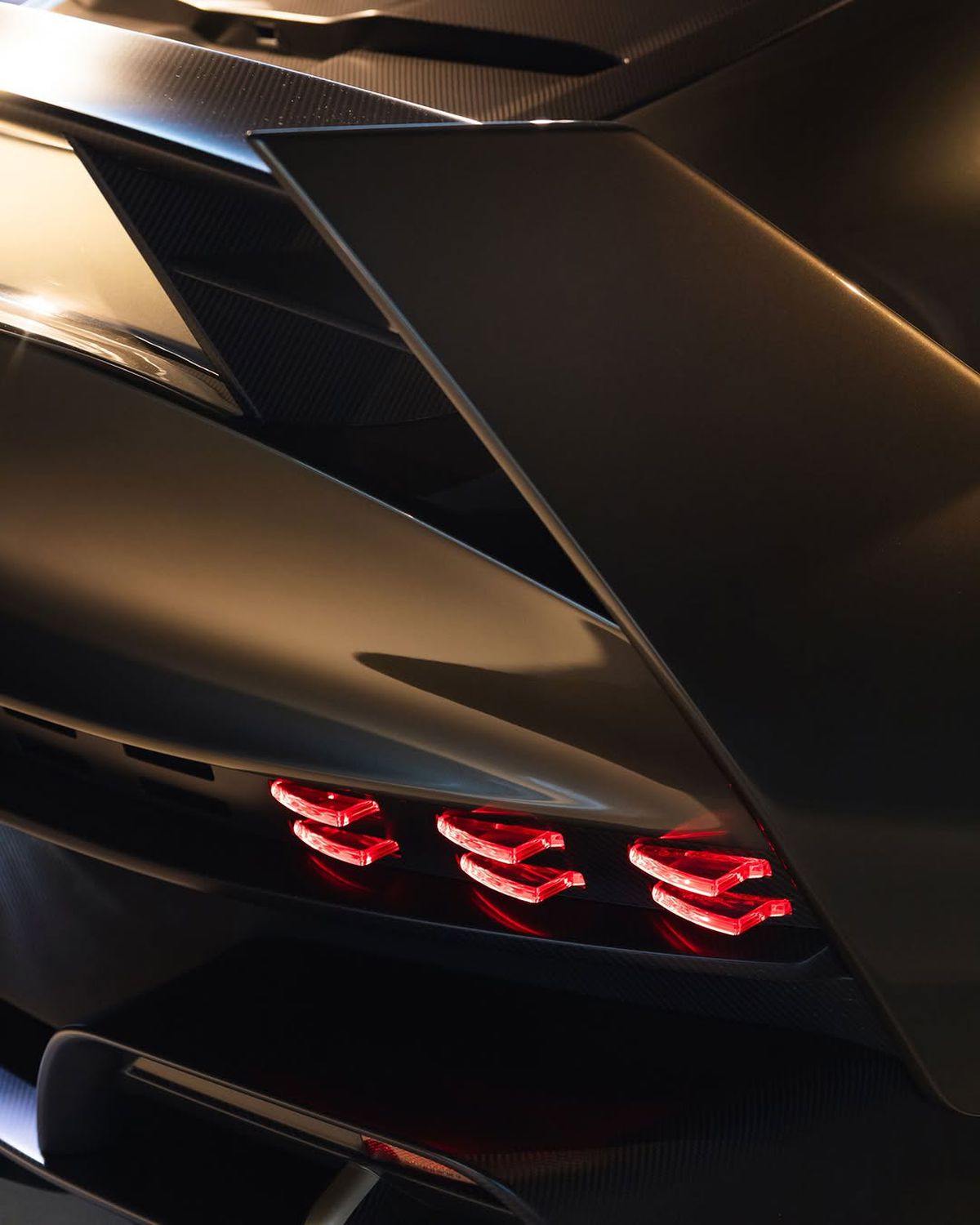 Fernando Alonso a primit un bolid personalizat de 2 milioane de euro » Imagini senzaționale: e versiunea „extremă” a unui model clasic