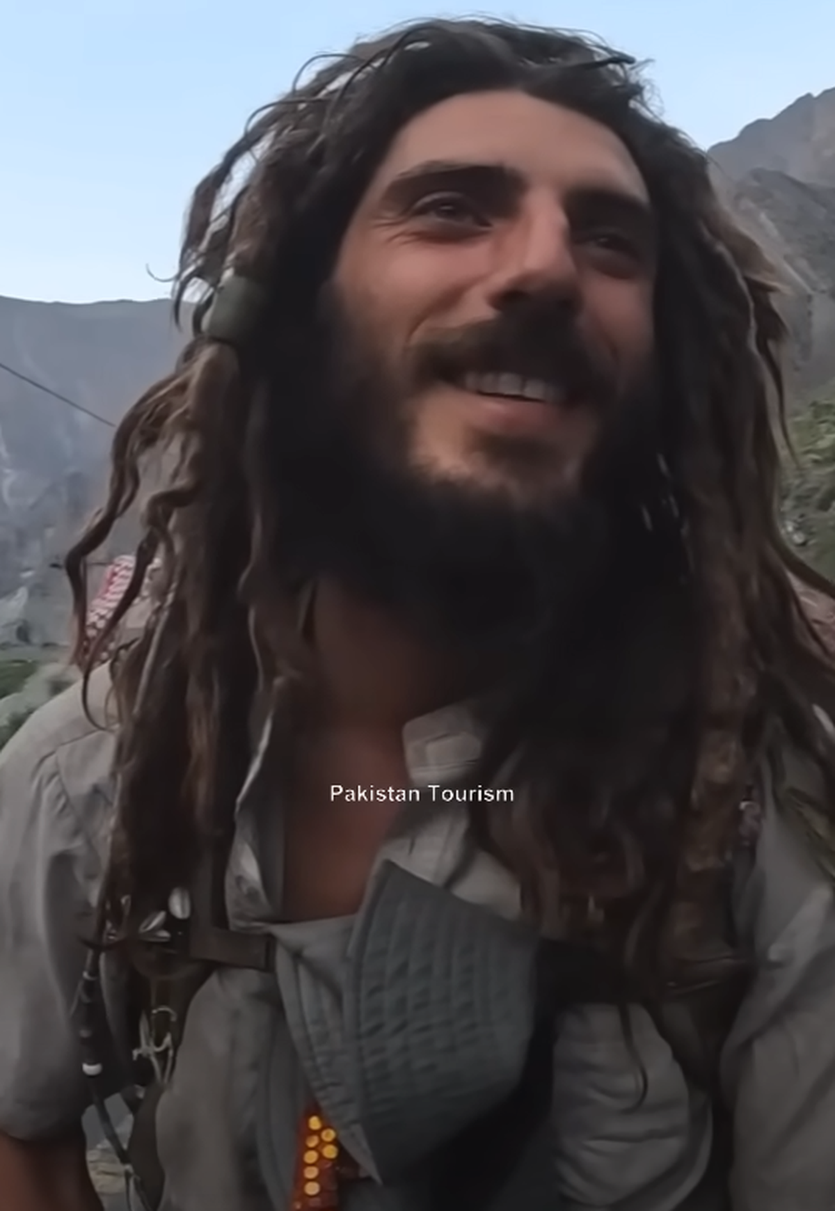 Axel Pons a renunțat la viața de pilot și arată complet diferit