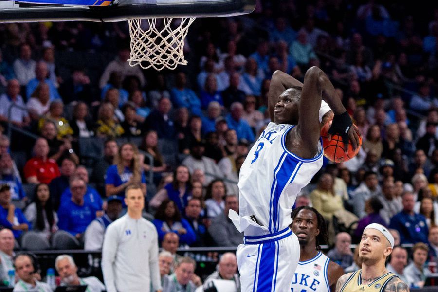 Khaman Maluach, în maioul lui Duke/Foto: Imago Images Cariera unui participant la Jocurile Olimpice, pusă în pericol de o decizie a administrației Trump: „Vom revoca toate vizele”