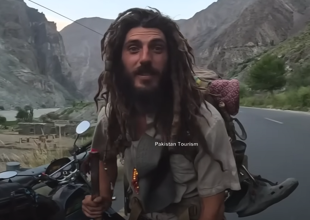 Uluitor! Fostul sportiv a mers desculț pe jos din Spania în Pakistan » Incredibil cum arată acum