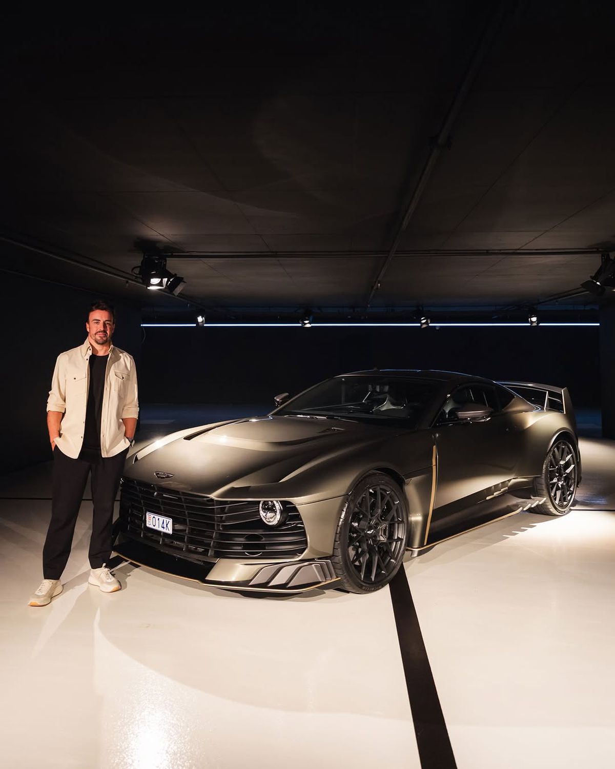 Fernando Alonso a primit un bolid personalizat de 2 milioane de euro » Imagini senzaționale: e versiunea „extremă” a unui model clasic