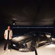 Alonso a primit un Aston Marin personalizat / FOTO: Instagram @astonmartin