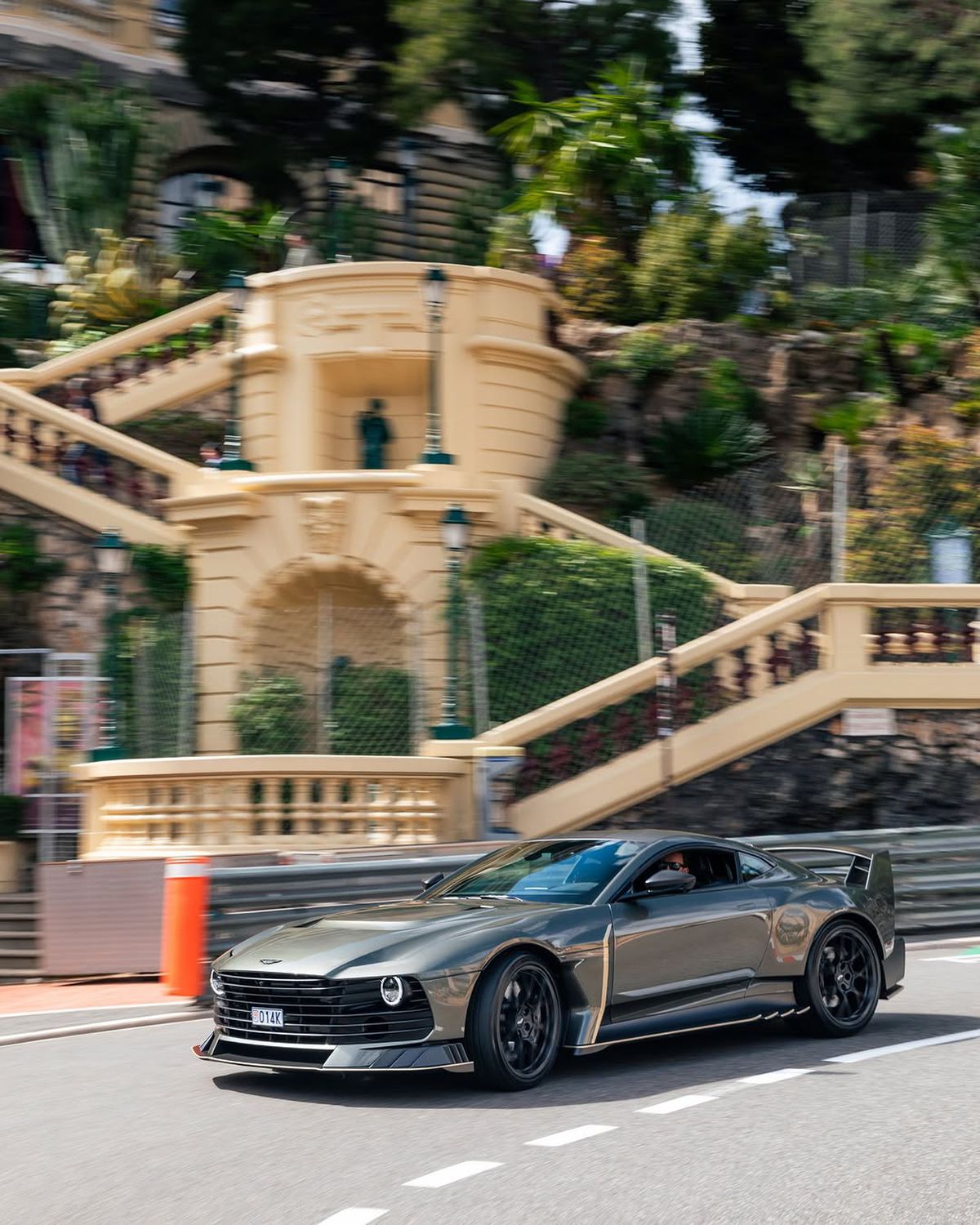 Fernando Alonso a primit un bolid personalizat de 2 milioane de euro » Imagini senzaționale: e versiunea „extremă” a unui model clasic