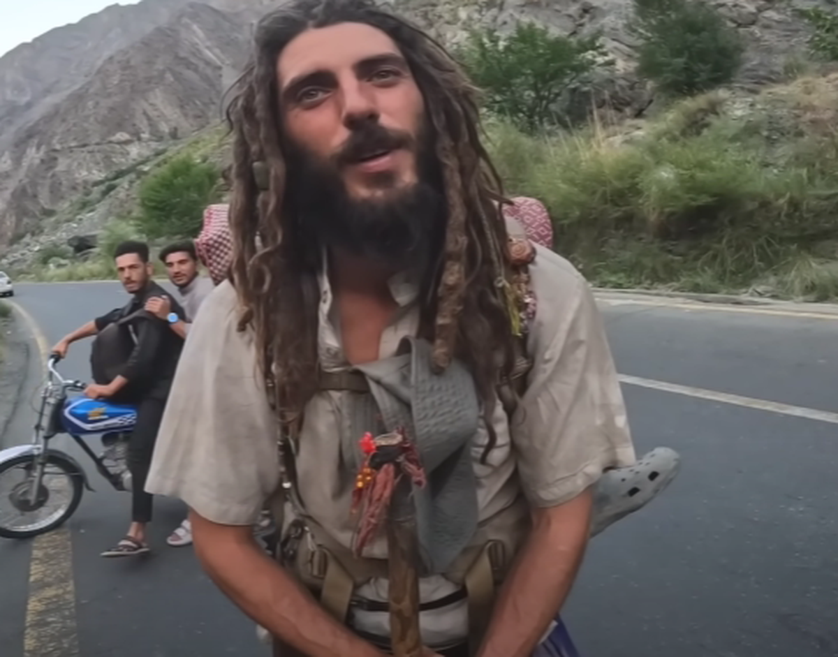 Axel Pons a renunțat la viața de pilot și arată complet diferit