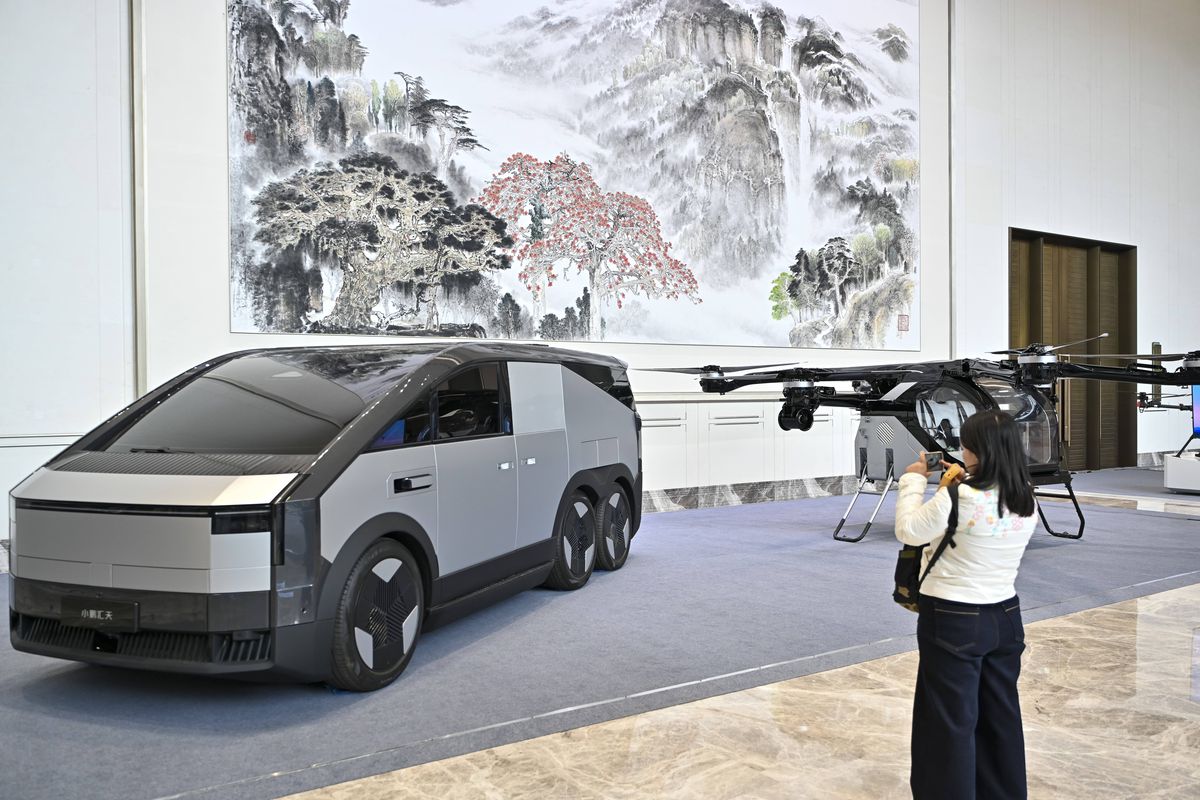 Salonul Auto de la Shanghai: China spulberă toate recordurile, cu peste 100 de modele noi, unele integrând AI-ul Deep Seek. Cele mai tari informații