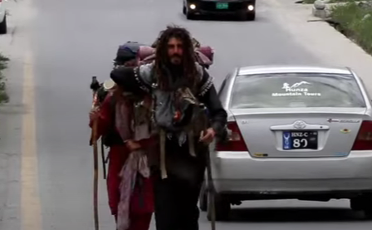 Axel Pons a renunțat la viața de pilot și arată complet diferit