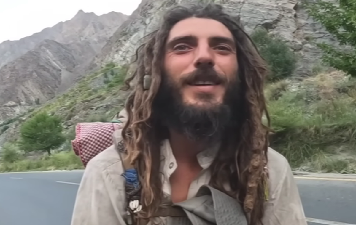 Uluitor! Fostul sportiv a mers desculț pe jos din Spania în Pakistan » Incredibil cum arată acum