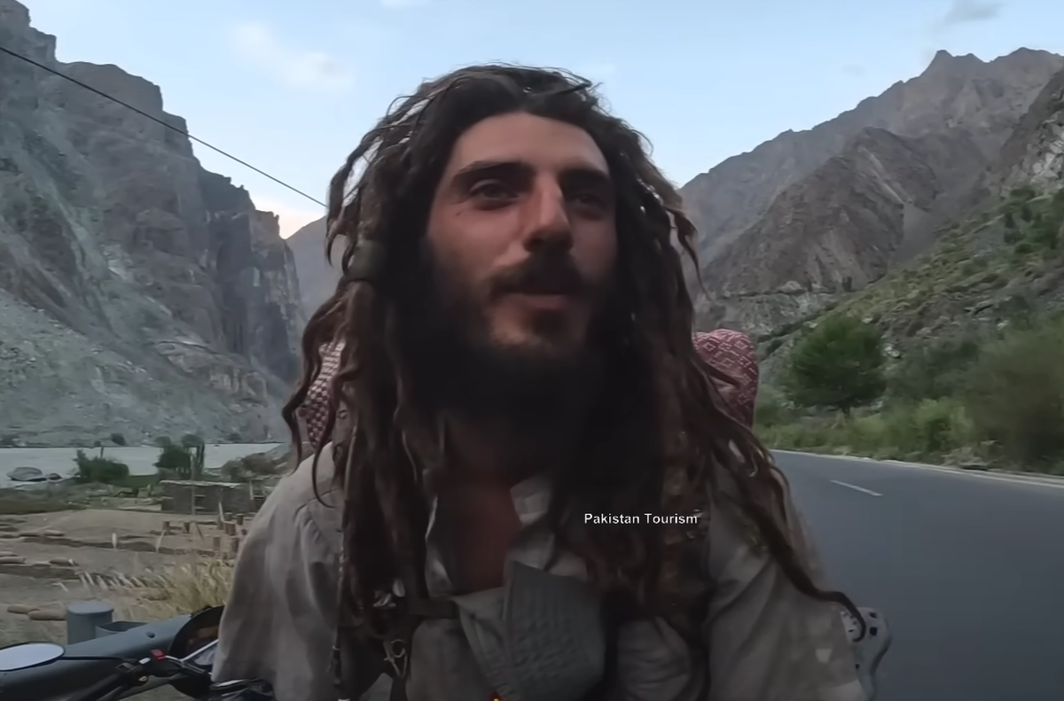 Uluitor! Fostul sportiv a mers desculț pe jos din Spania în Pakistan » Incredibil cum arată acum