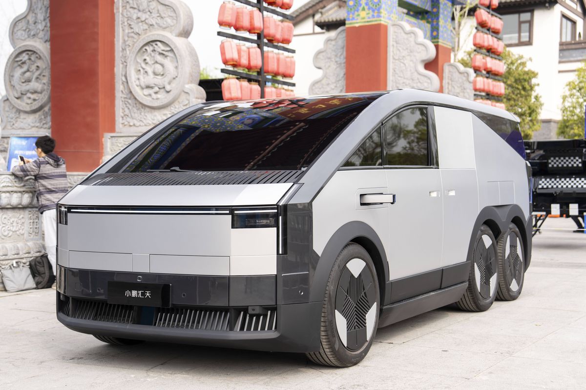 Salonul Auto de la Shanghai: China spulberă toate recordurile, cu peste 100 de modele noi, unele integrând AI-ul Deep Seek. Cele mai tari informații