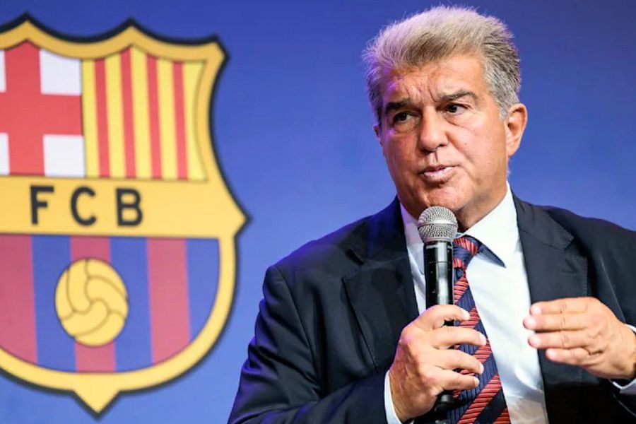 Cum va juca Joan Laporta, președintele Barcelonei, și în această speță contra FFP? / Foto: Imago Și-a inscripționat noul sponsor pe tricou, dar degeaba! » Barcelona nu poate să dribleze fair-play-ul financiar